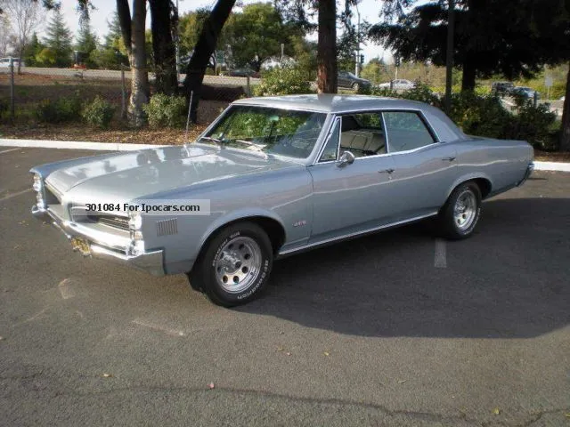 /img/53803-cleaning-diecast-model.webp
