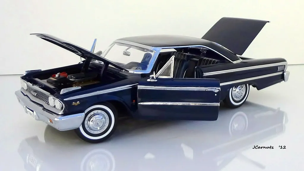 53811 displaying diecast models