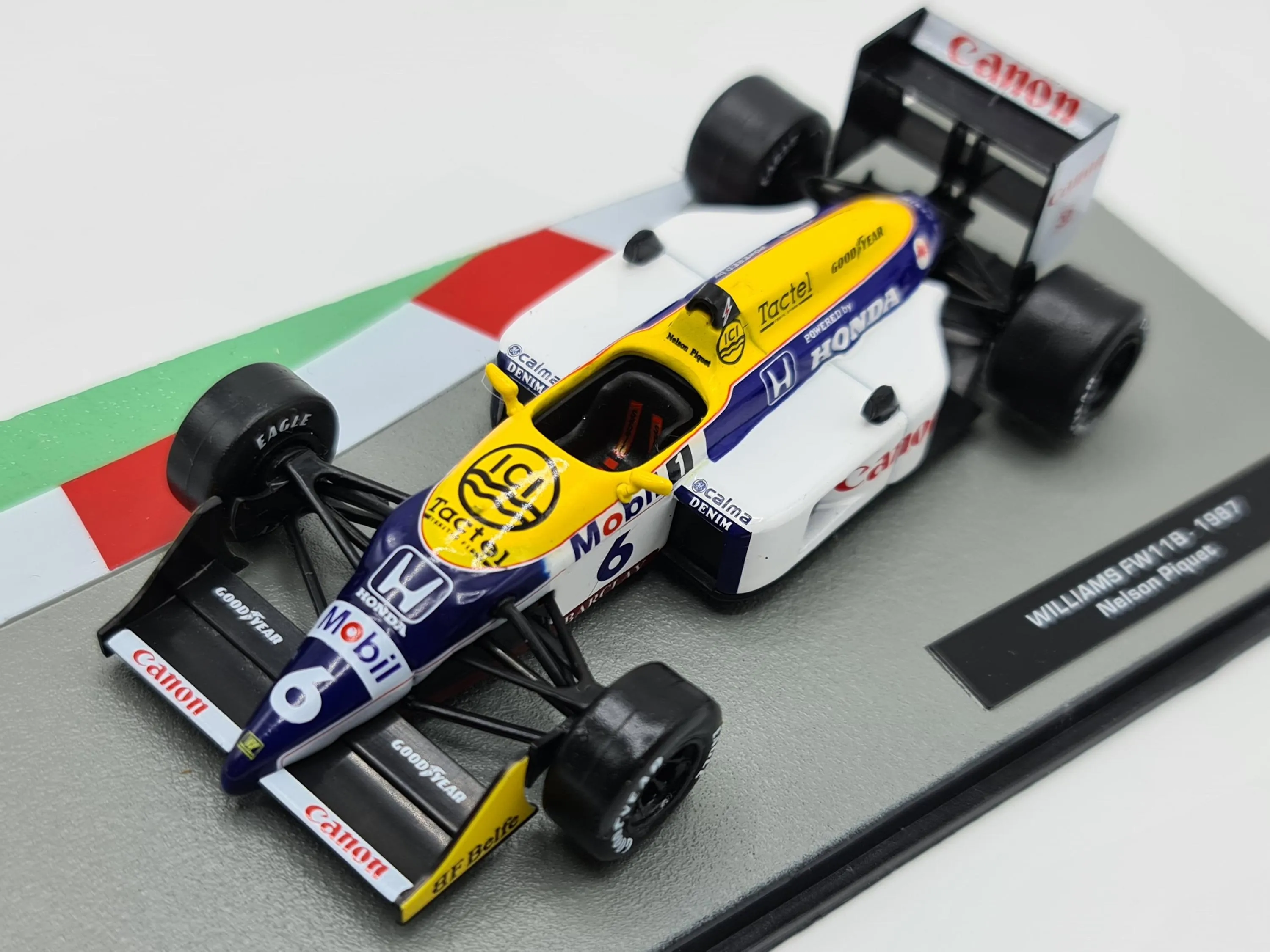 /img/53817-ferrari-f2004-diecast.webp