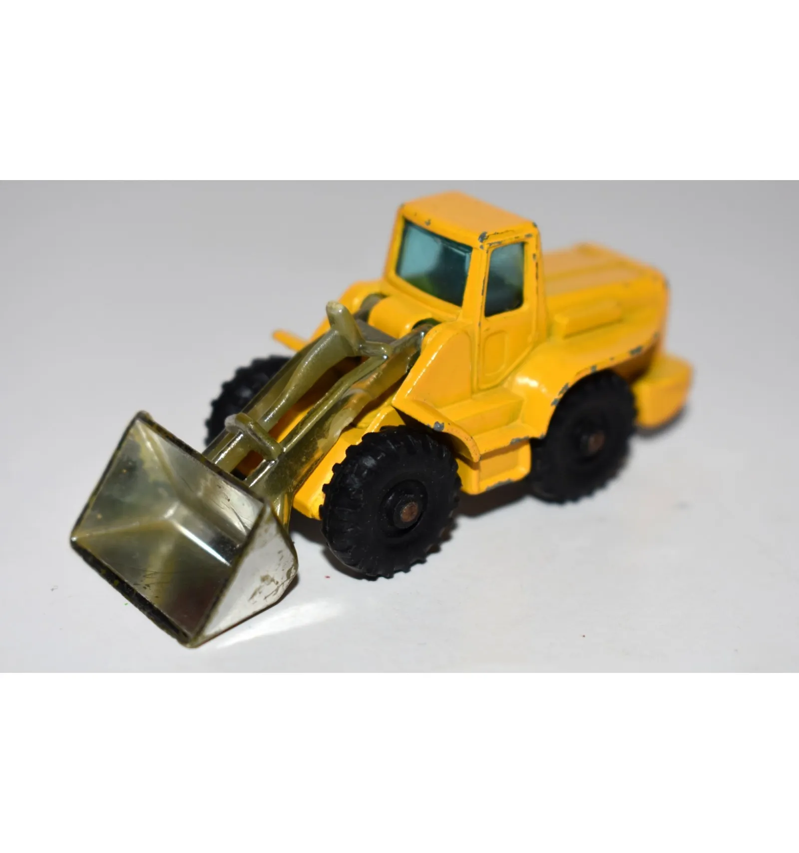 53824 husky corgi diecast display