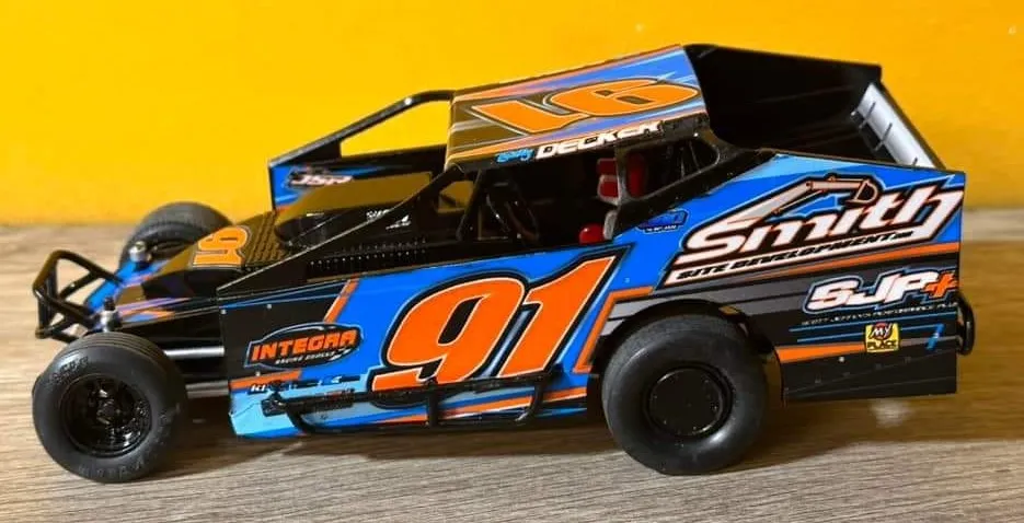 /img/53830-diecast-dirt-car-value.webp