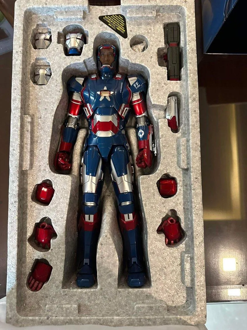 53833 hot toys fake