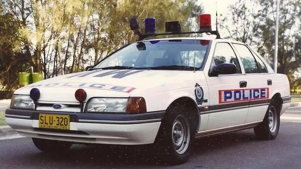 53835 australian police car diecast 6
