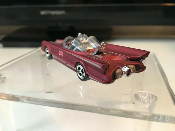 /img/53864-diecast-van-display.webp