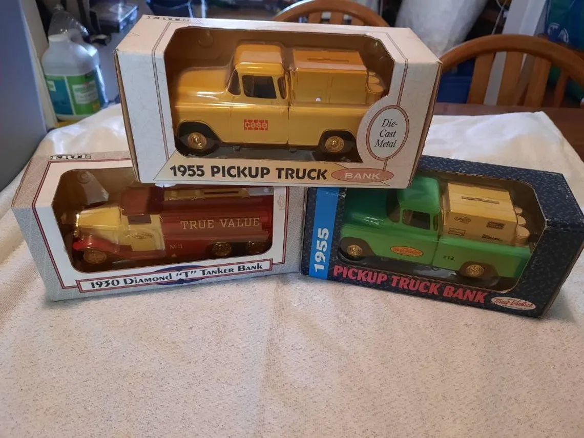 53865 ertl banks truck collection
