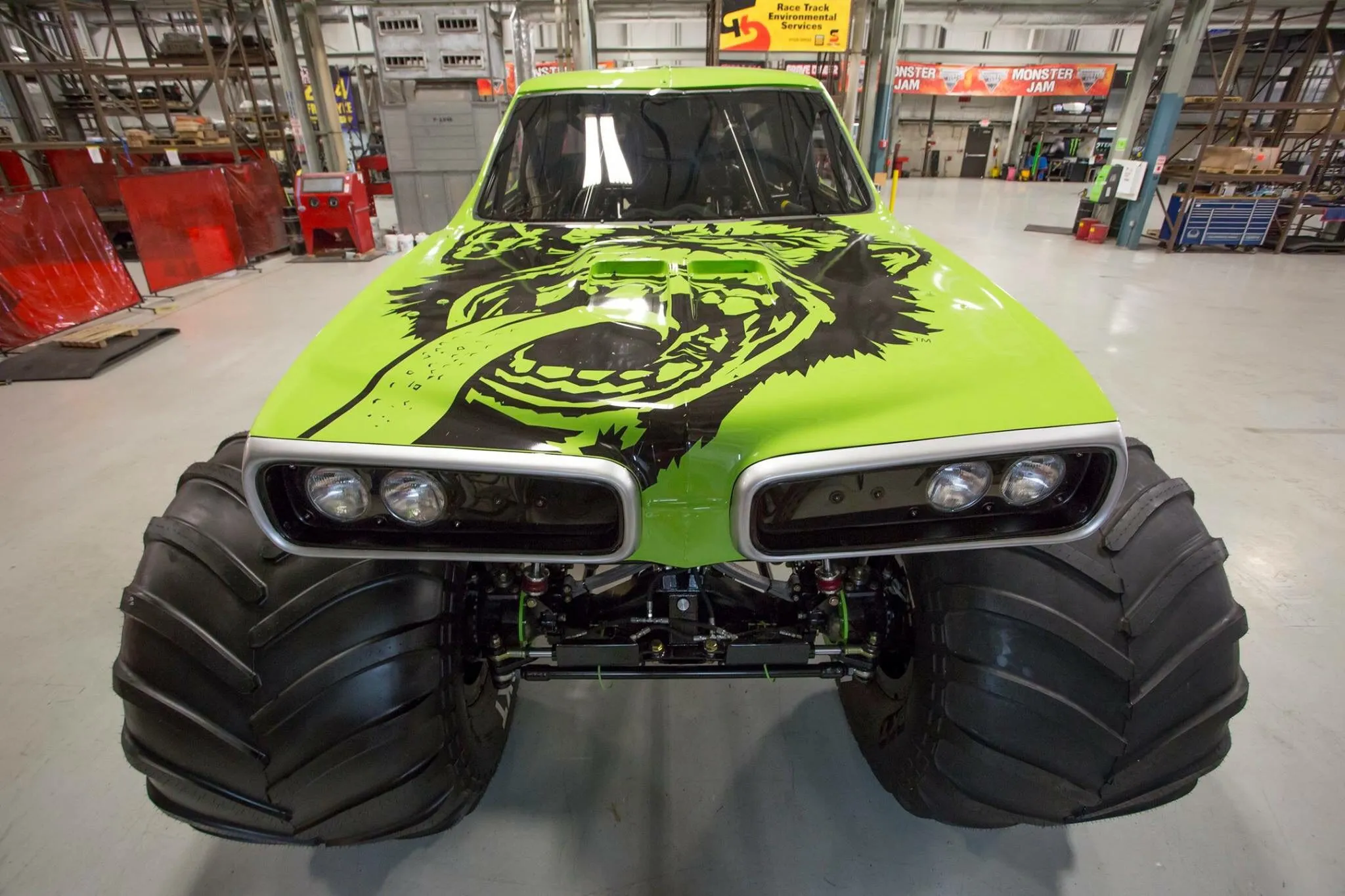 53892 monster truck diecast detail