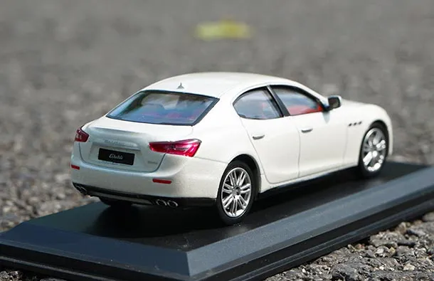 53896 diecast maserati collecting