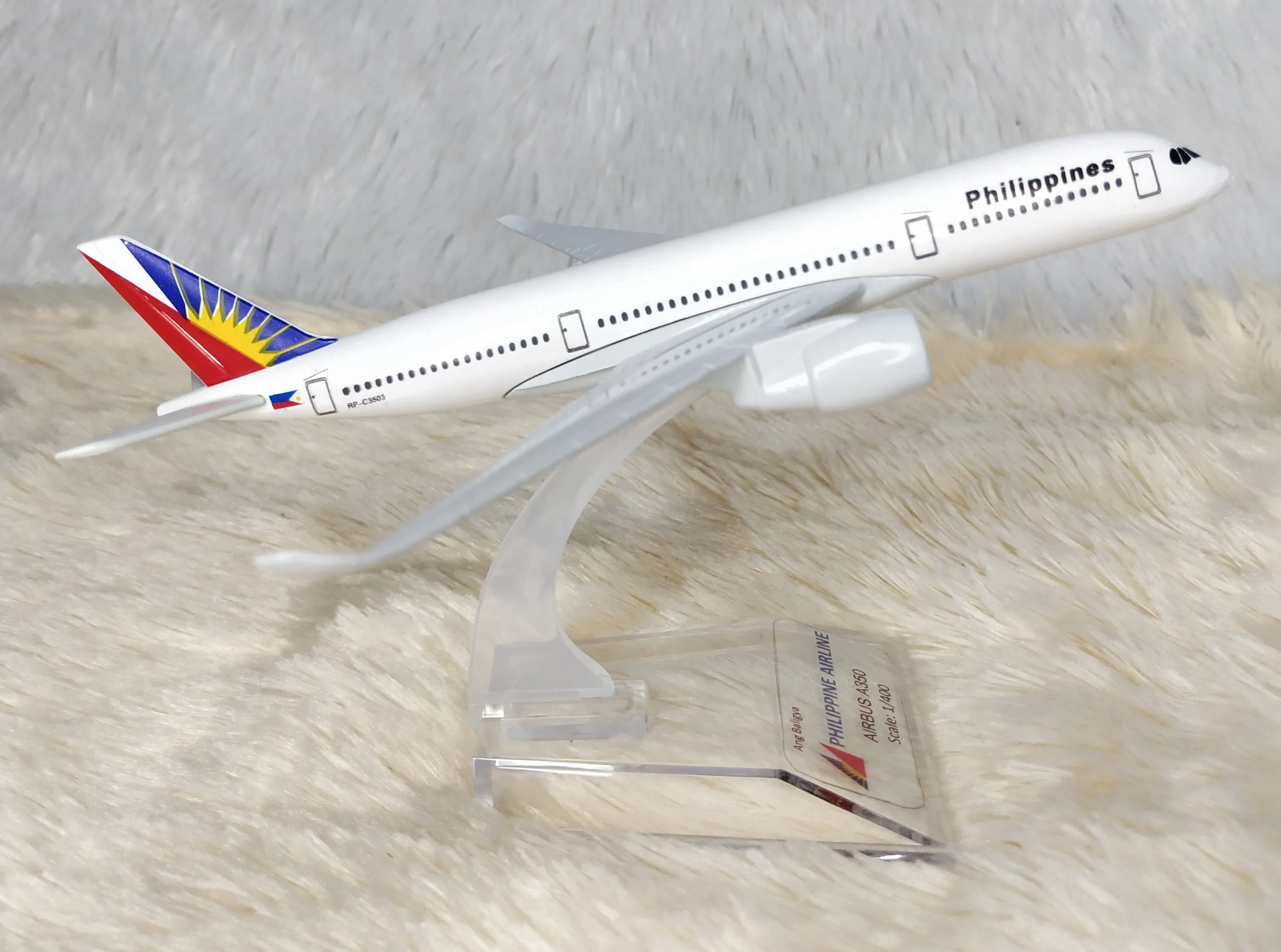 53917 diecast display cabinet