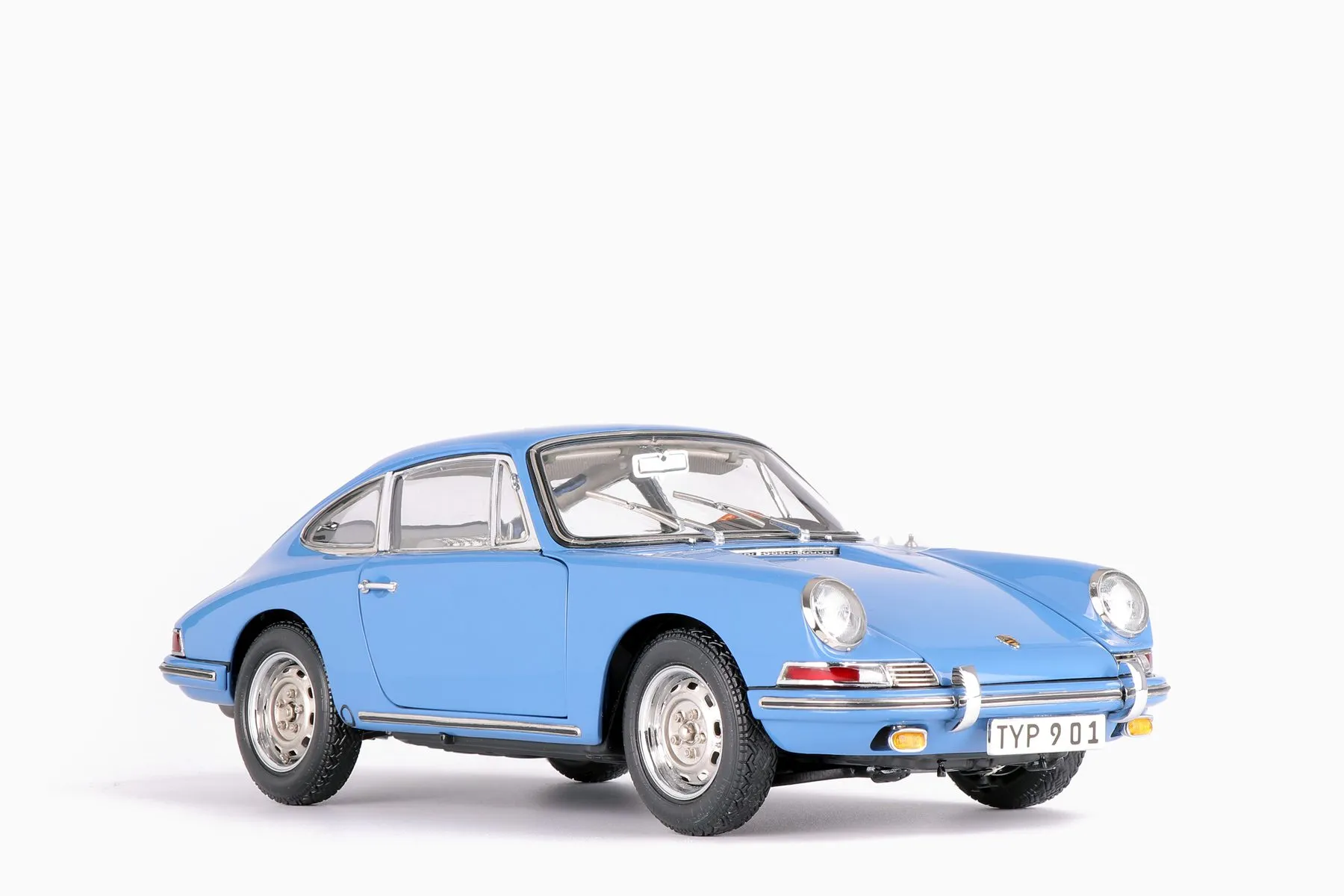 /img/53957-resin-vs-diecast-models-comparison.webp