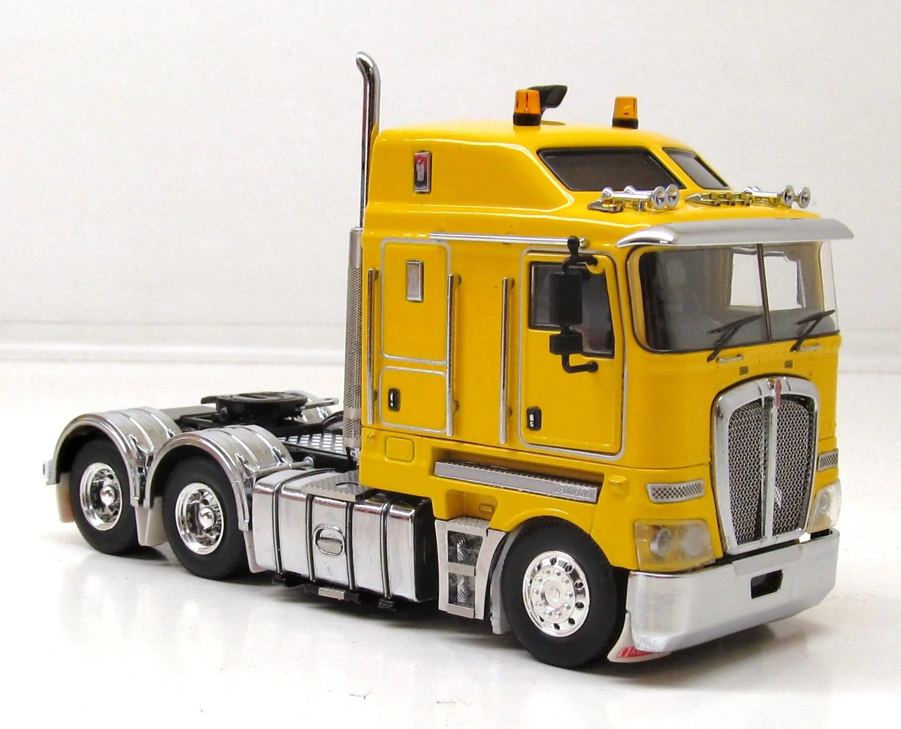 53965 kenworth k200 diecast model overview