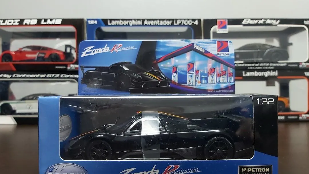 /img/54010-petron-diecast-display.webp