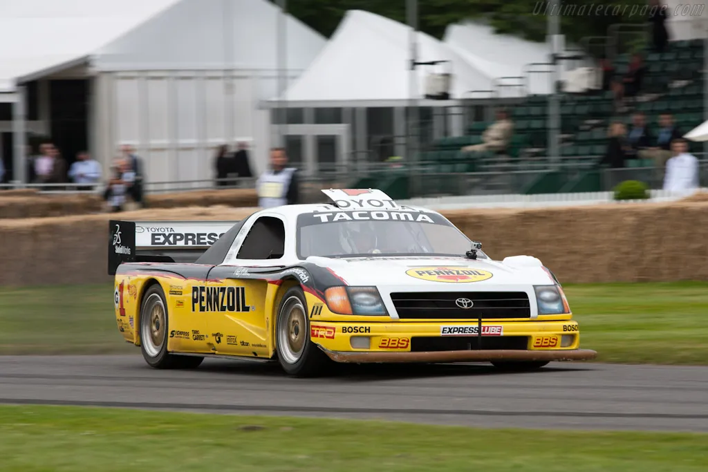/img/54057-diecast-models-display.webp