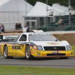 /img/54057-diecast-models-display.webp
