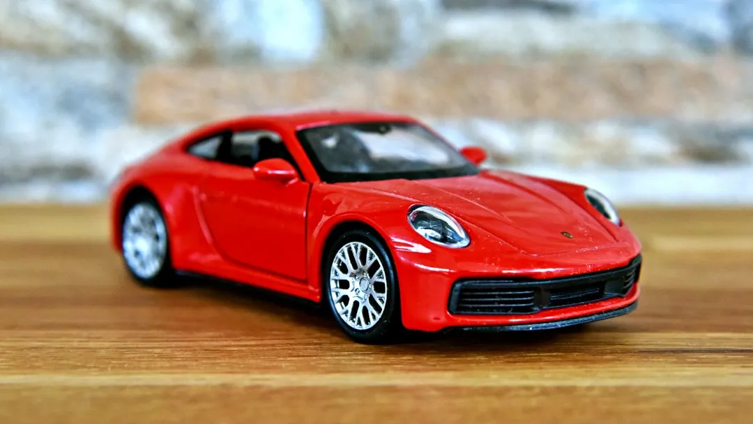 /img/54061-porsche-911-carrera-s-collecting.webp