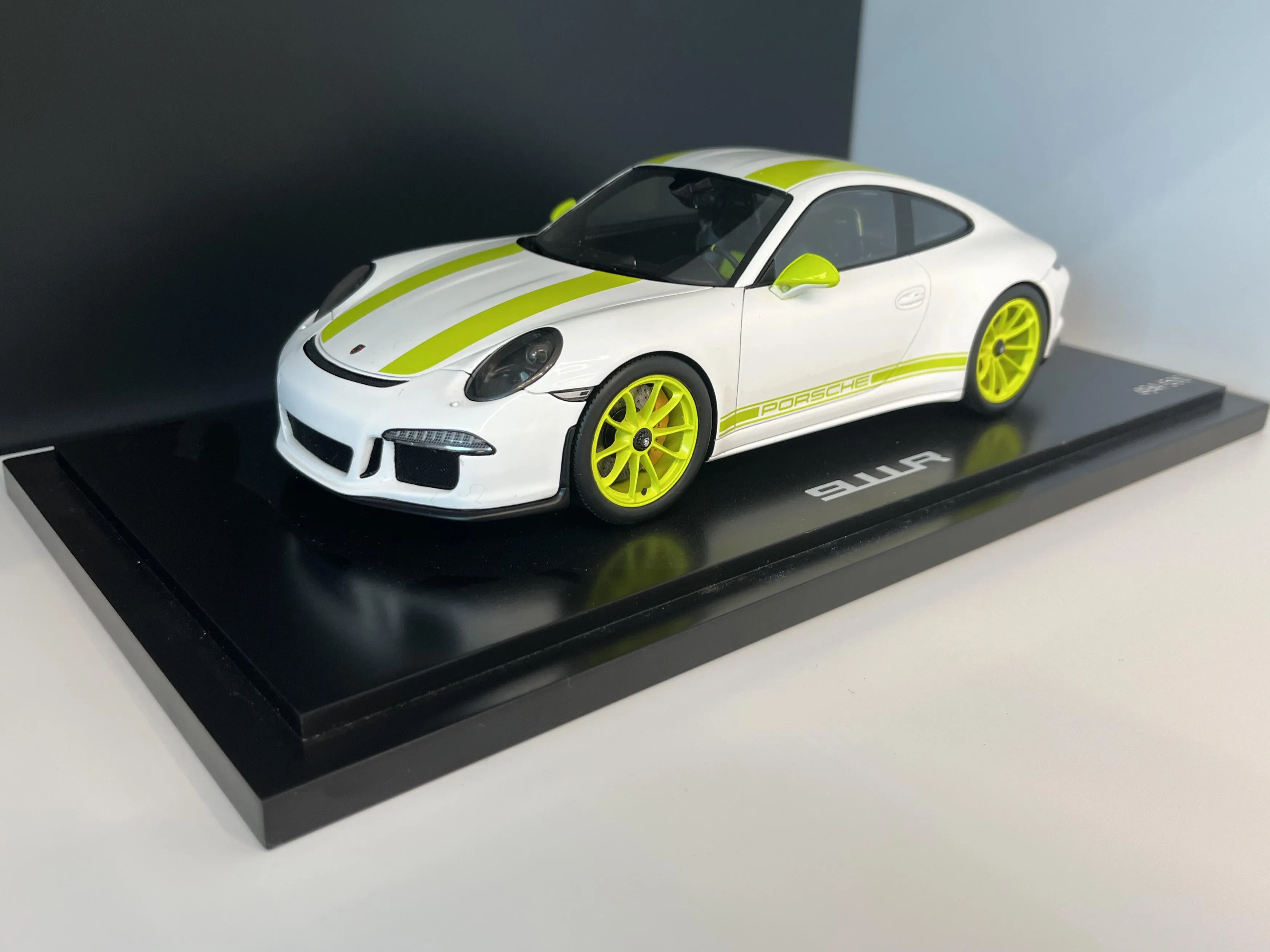 54070 porsche 911 diecast wheels