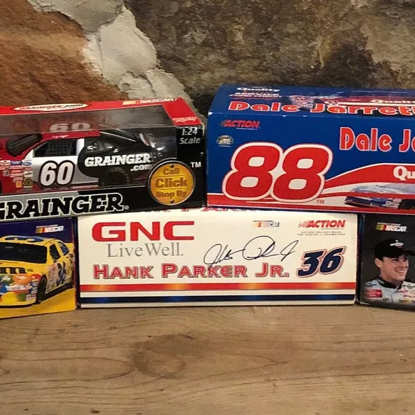 /img/54082-nascar-diecast-value.webp