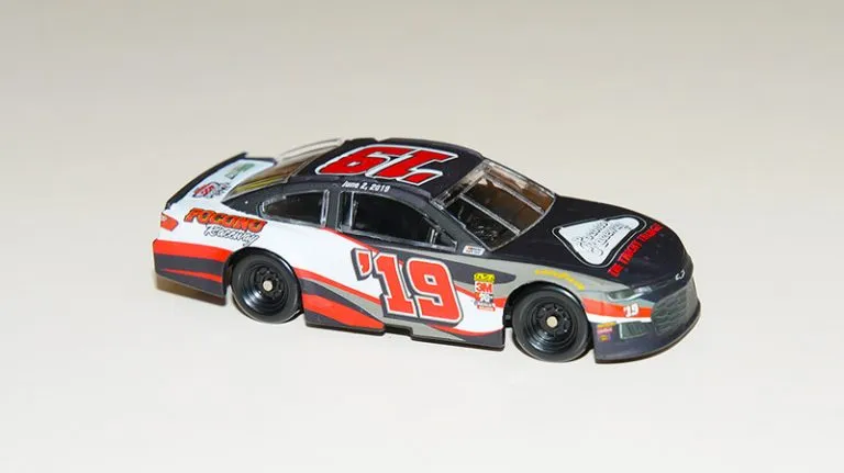 /img/54111-wholesale-nascar-diecast-cars-customer.webp