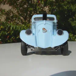 /img/54118-diecast-car-model-display.webp