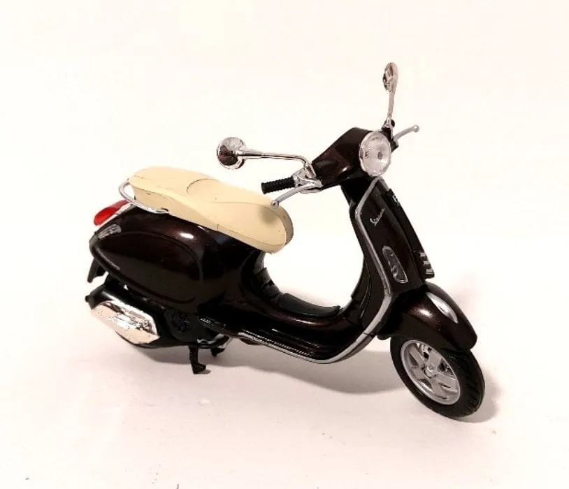 54124 vespa primavera diecast features