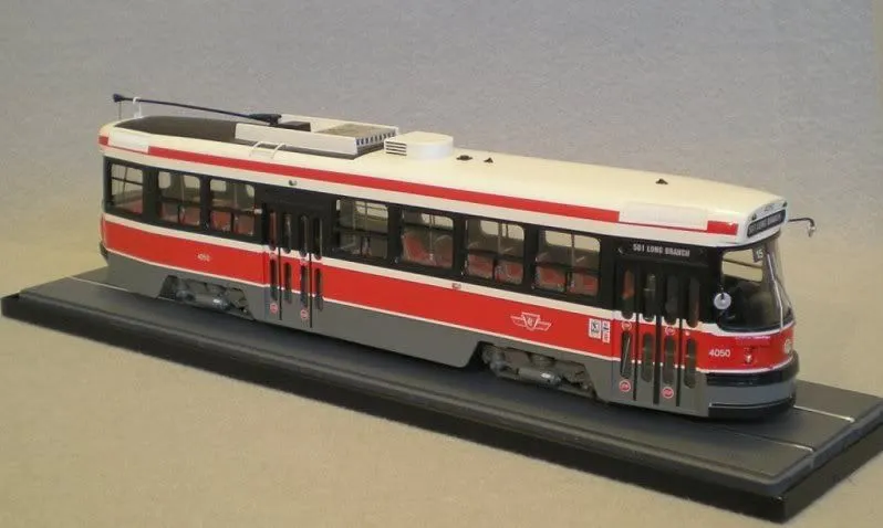 /img/54130-cleaning-diecast-models.webp
