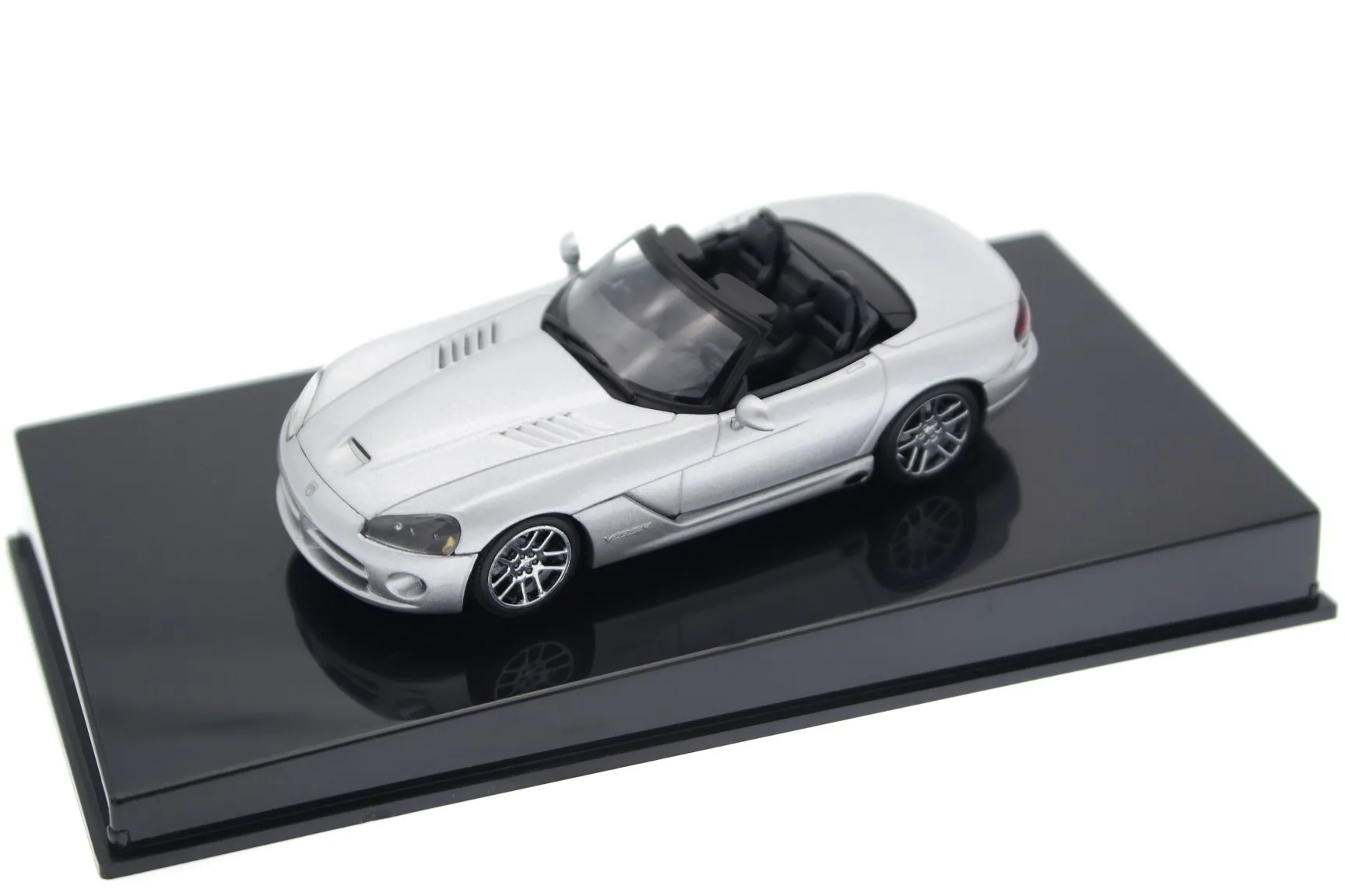 54137 dodge viper srt10 detail