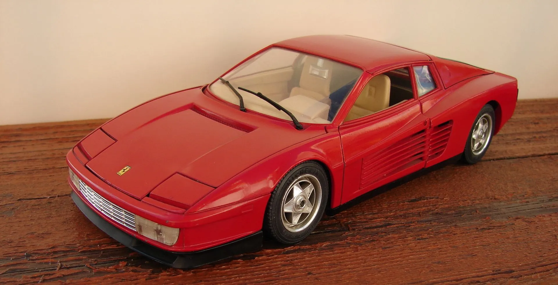 54142 damaged diecast car