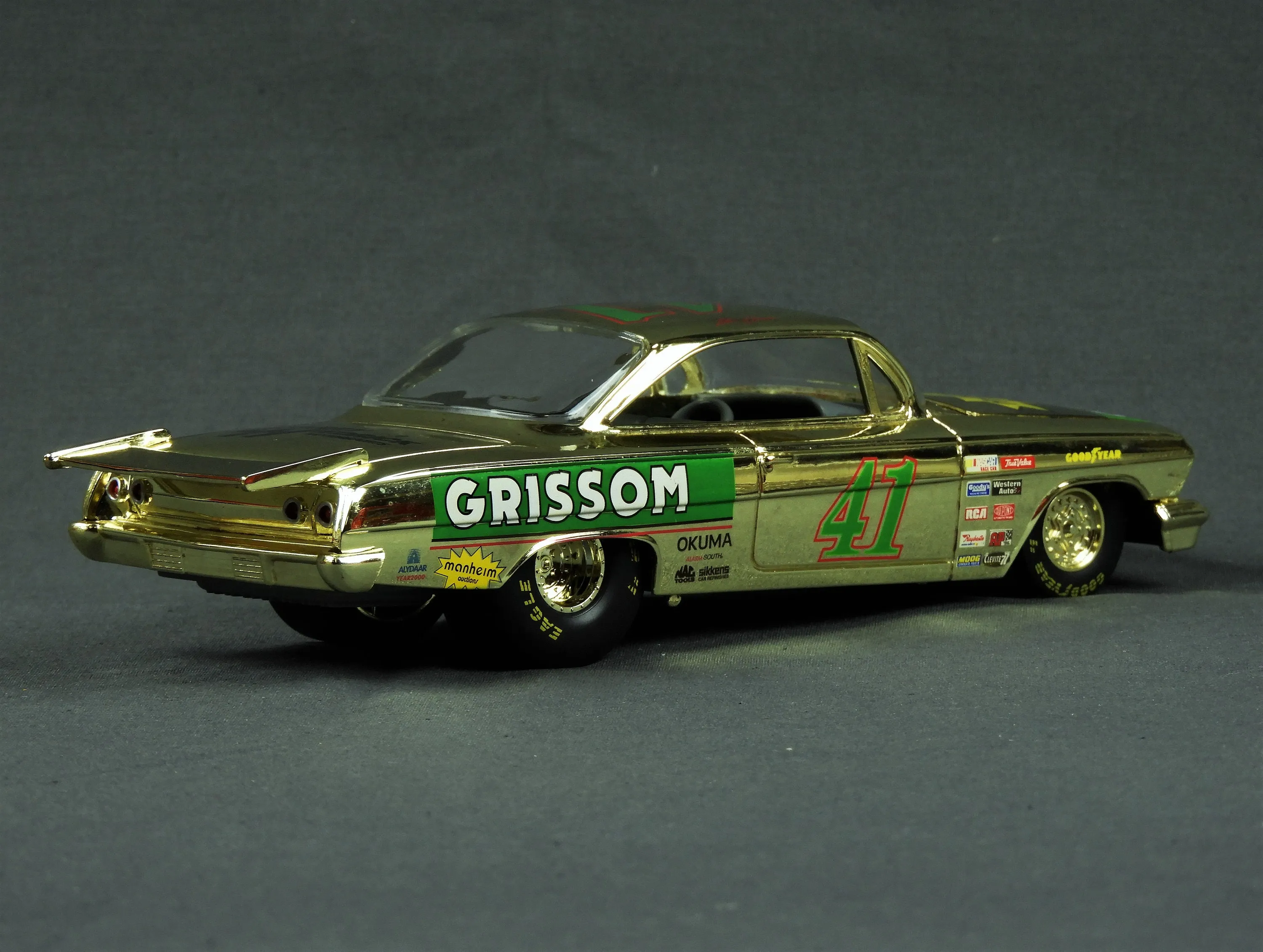 /img/54142-diecast-car-dealer.webp