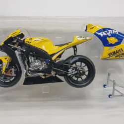 /img/54151-diecast-yamaha-models-display.webp