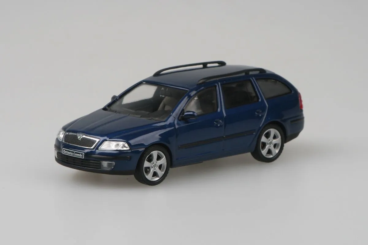 /img/54154-diecast-octavia-display.webp