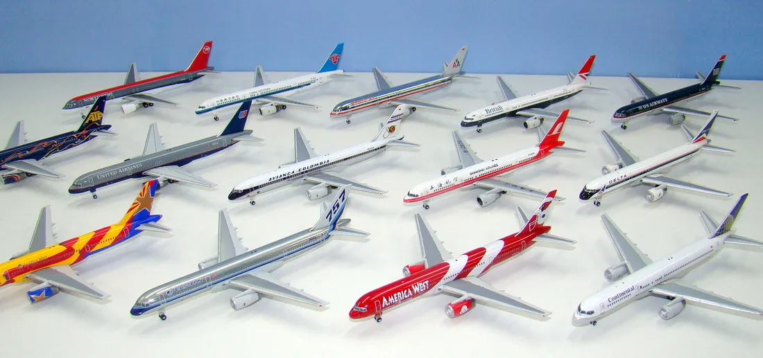 /img/54187-diecast-model-display.webp