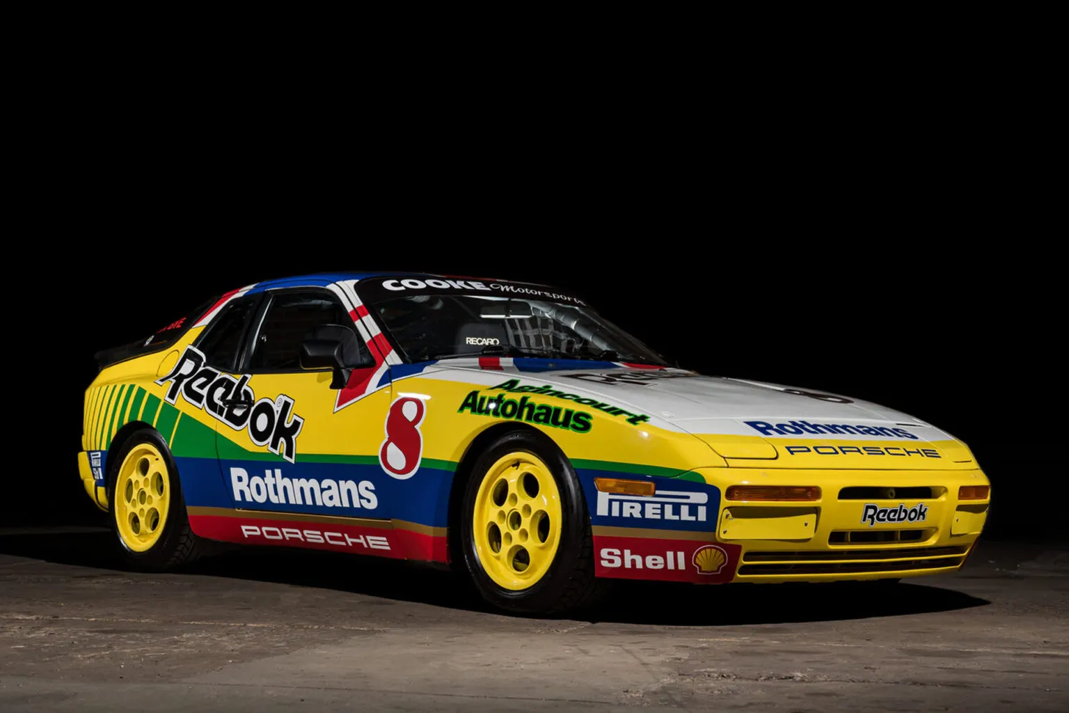 /img/54188-porsche-944-diecast-model-display.webp